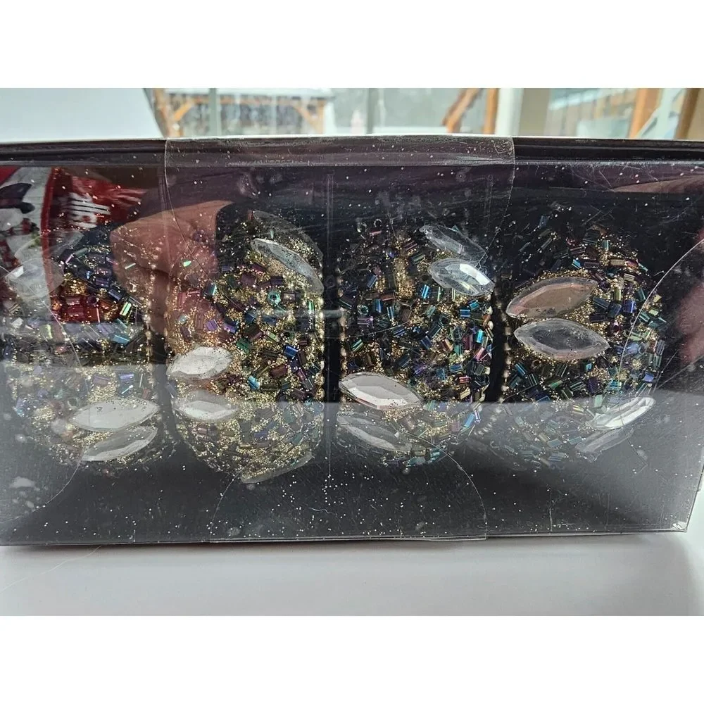 New 4 piece Napkin ring holders in gold and black‎ beads